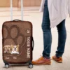 Katze Hund Pfote Leder Muster personalisiertes Geschenk für Tierliebhaber Gepäckabdeckung Cat Dog Paw Leather Pattern Personalized Gift For Pet Lovers Luggage Cover Mockup 3.jpg