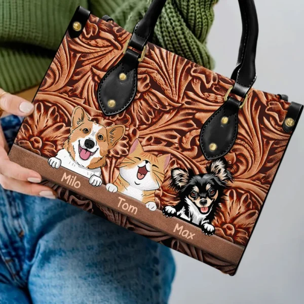 Hund Katze Blumen personalisierte Lederhandtasche, personalisiertes Geschenk für Tierliebhaber Dog Cat Flowers Personalized Leather Handbag, Personalized Gift for Pet Lovers Mockup Preview 1.jpg
