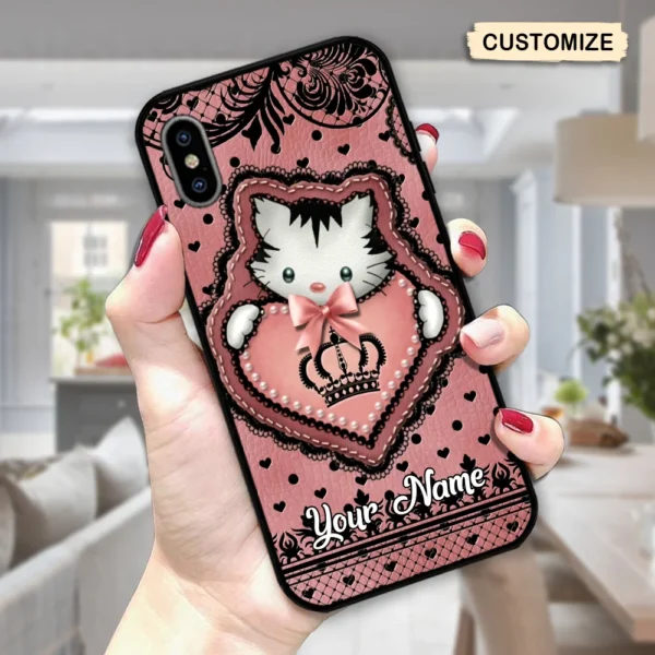 Personalisierte Name Kitty Queen Herz für Katzenliebhaber Telefon Fall Personalized Name Kitty Queen Heart For Cat Lovers Phone Case Mockup Ads.jpg