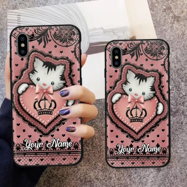 Personalisierte Name Kitty Queen Herz für Katzenliebhaber Telefon Fall Personalized Name Kitty Queen Heart For Cat Lovers Phone Case Mockup 4.jpg