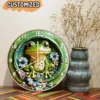 Süßer Grüner Frosch - Wanduhr mit Wunschname für Froschliebhaber Cute Green Frog - Custom Name Wall Clock for Frog Lovers Mockup Run ADs.jpg